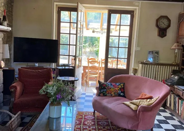 فندق مبيت وإفطار Christina's *